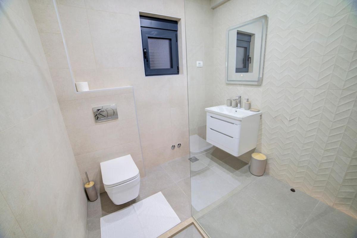 Villa Jelena With Private Pool - Lapcici