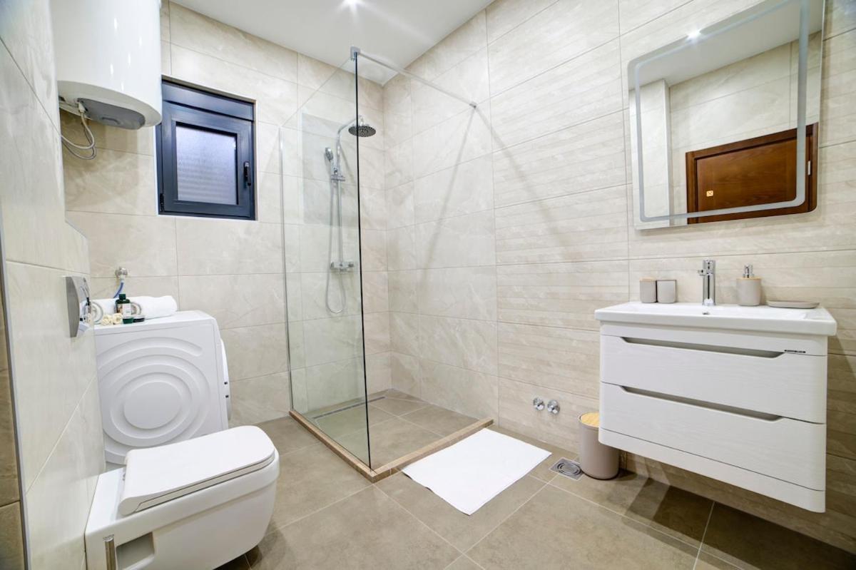 Jelena With Private Pool - Lapcici Villa *
