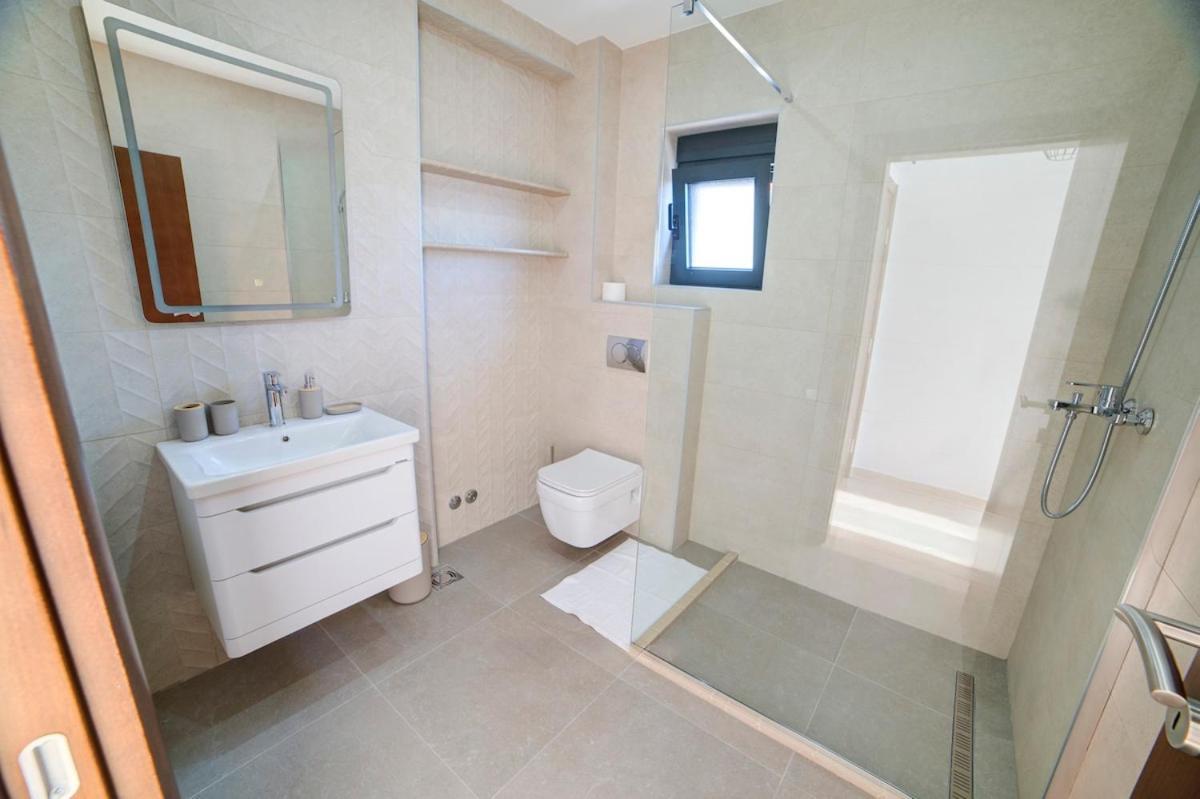 Villa Jelena With Private Pool - Lapcici Budva