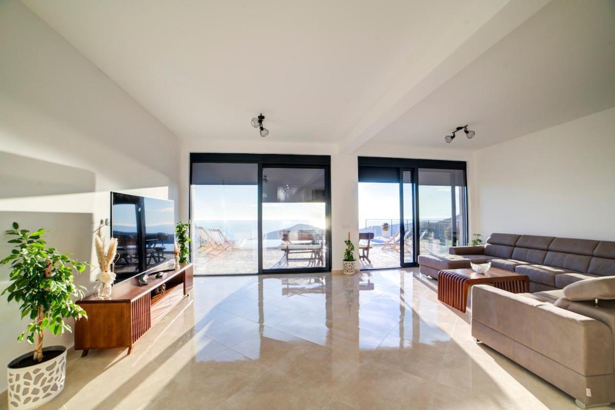 Jelena With Private Pool - Lapcici Villa Budva