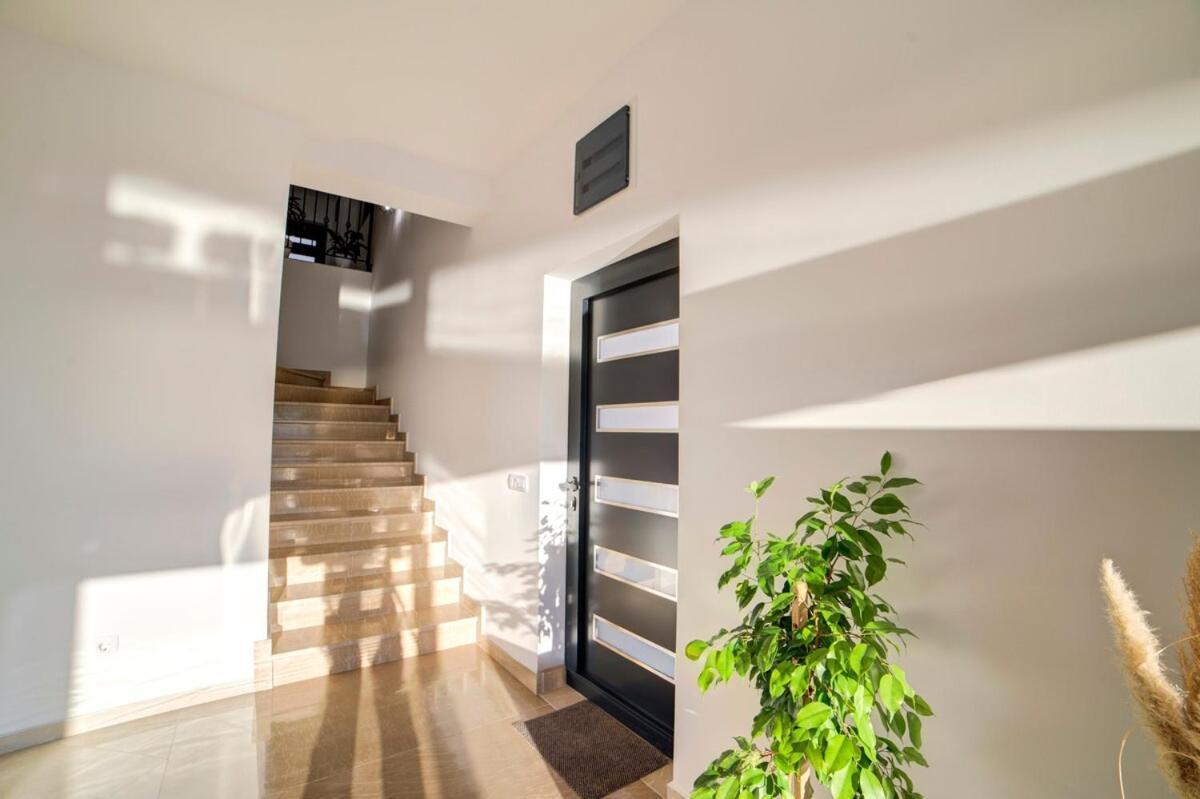 Villa Jelena With Private Pool - Lapcici Budva