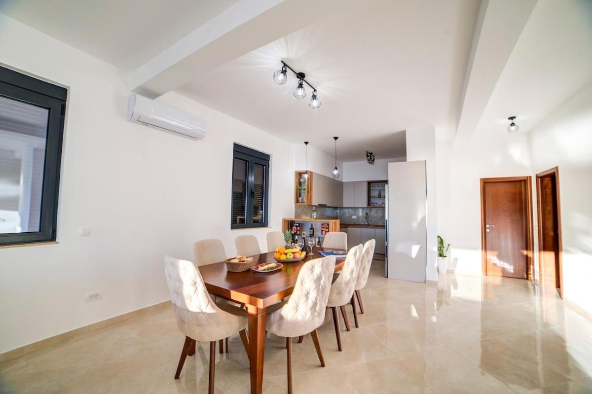 Villa Jelena With Private Pool - Lapcici