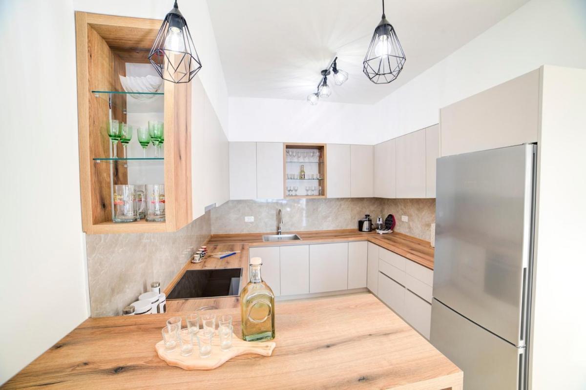 Villa Jelena With Private Pool - Lapcici