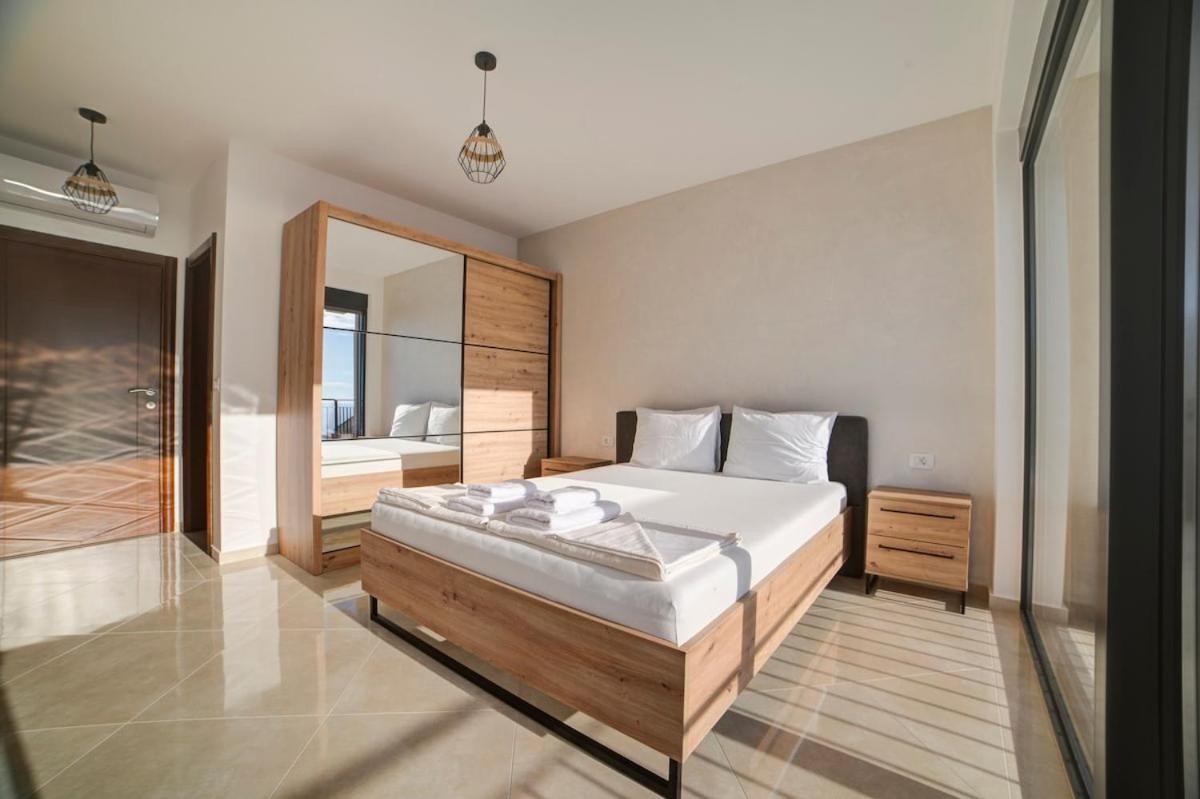 Villa Jelena With Private Pool - Lapcici Budva