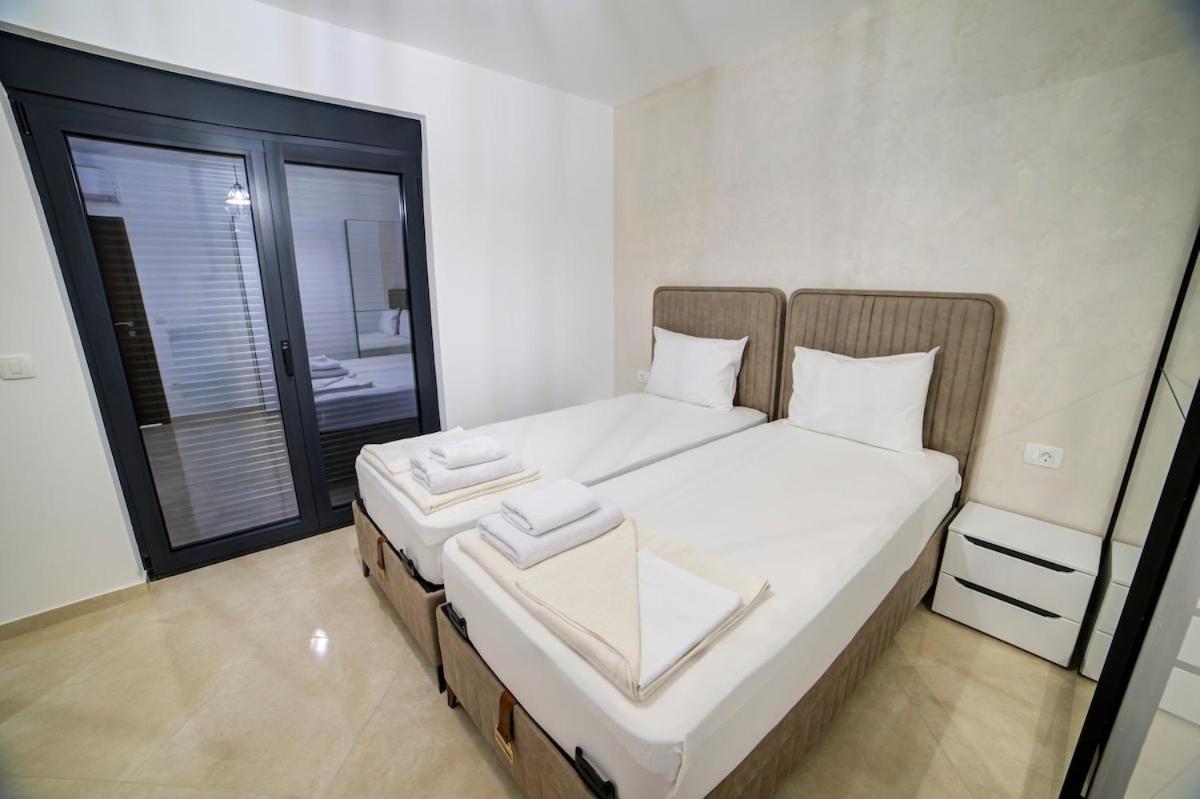 Jelena With Private Pool - Lapcici *